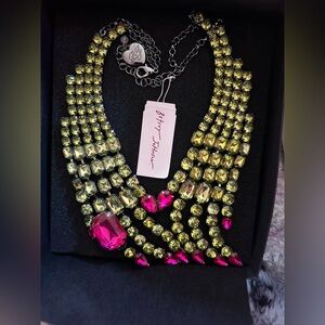 💚🩷🧙BETSEY JOHNSON STUNNING "RICH
WITCH BIB NECKLACE"🩷💚🧙NWT